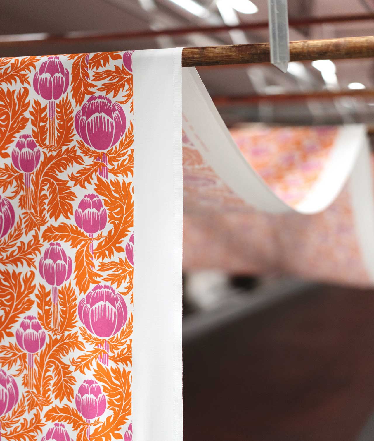 Cotton fabric "SKOCKOR I MÅNSKEN" Orange/Pink - Frösö Handtryck Scandinavia