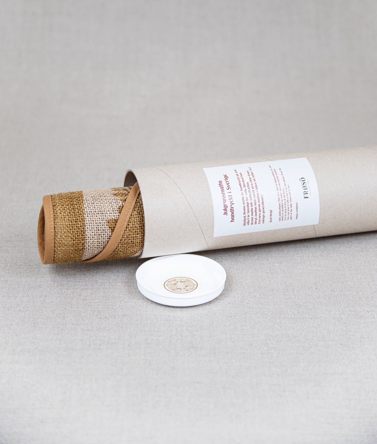 Juletræstæppe i jute "JULBOCK" - Frösö Handtryck Scandinavia