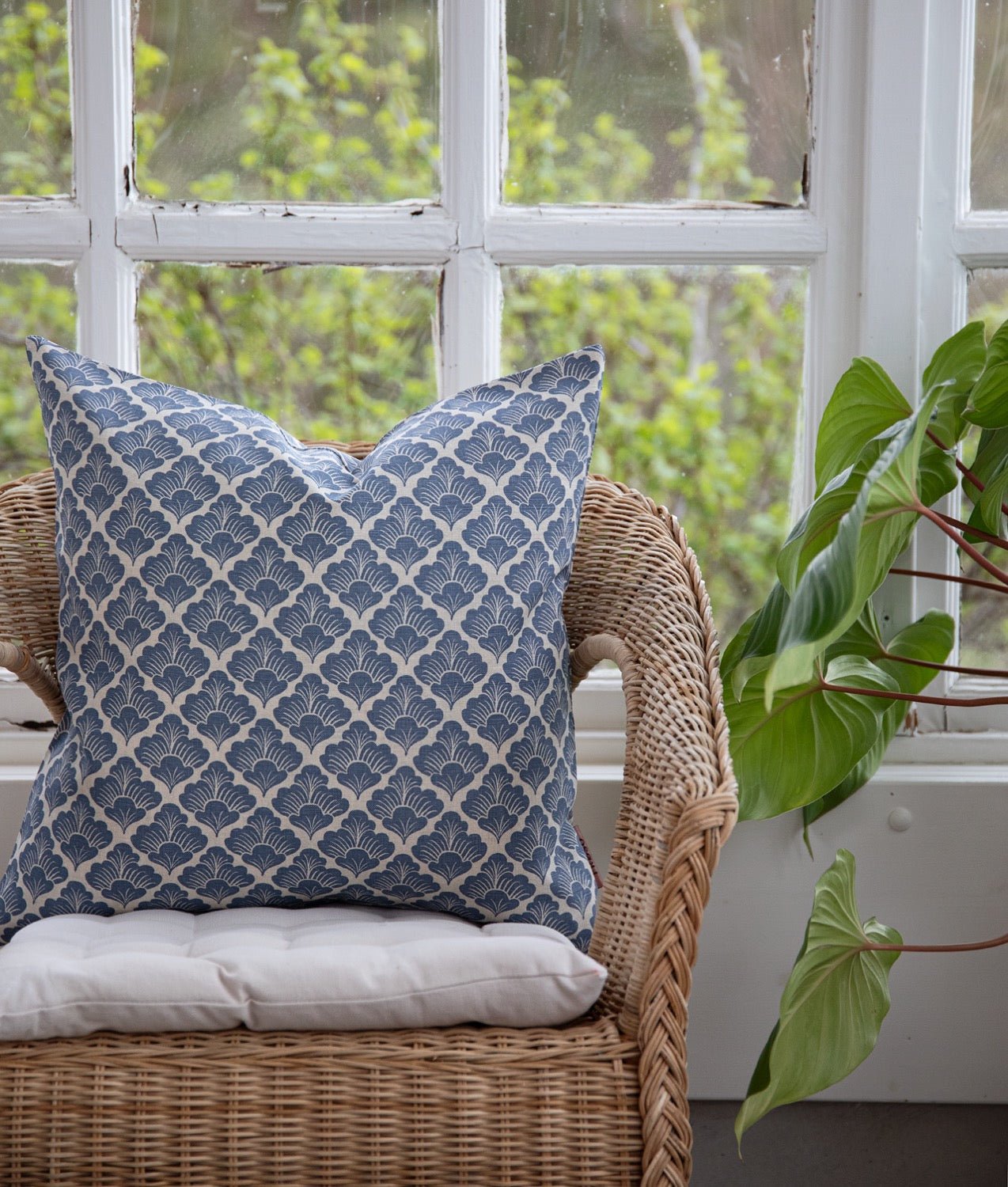 "LAURA" 50X50 Linen Blue Cushion Cover - Frösö Handtryck Scandinavia