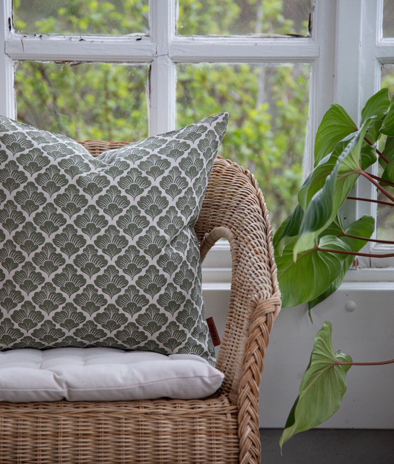 "LAURA" 50X50 Linen Green Cushion Cover - Frösö Handtryck Scandinavia