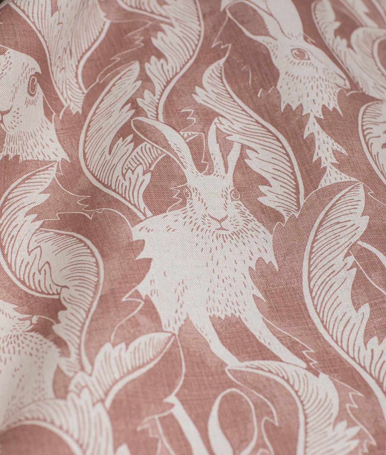 Linen fabric "HARES IN HIDING" Pink - Frösö Handtryck Scandinavia