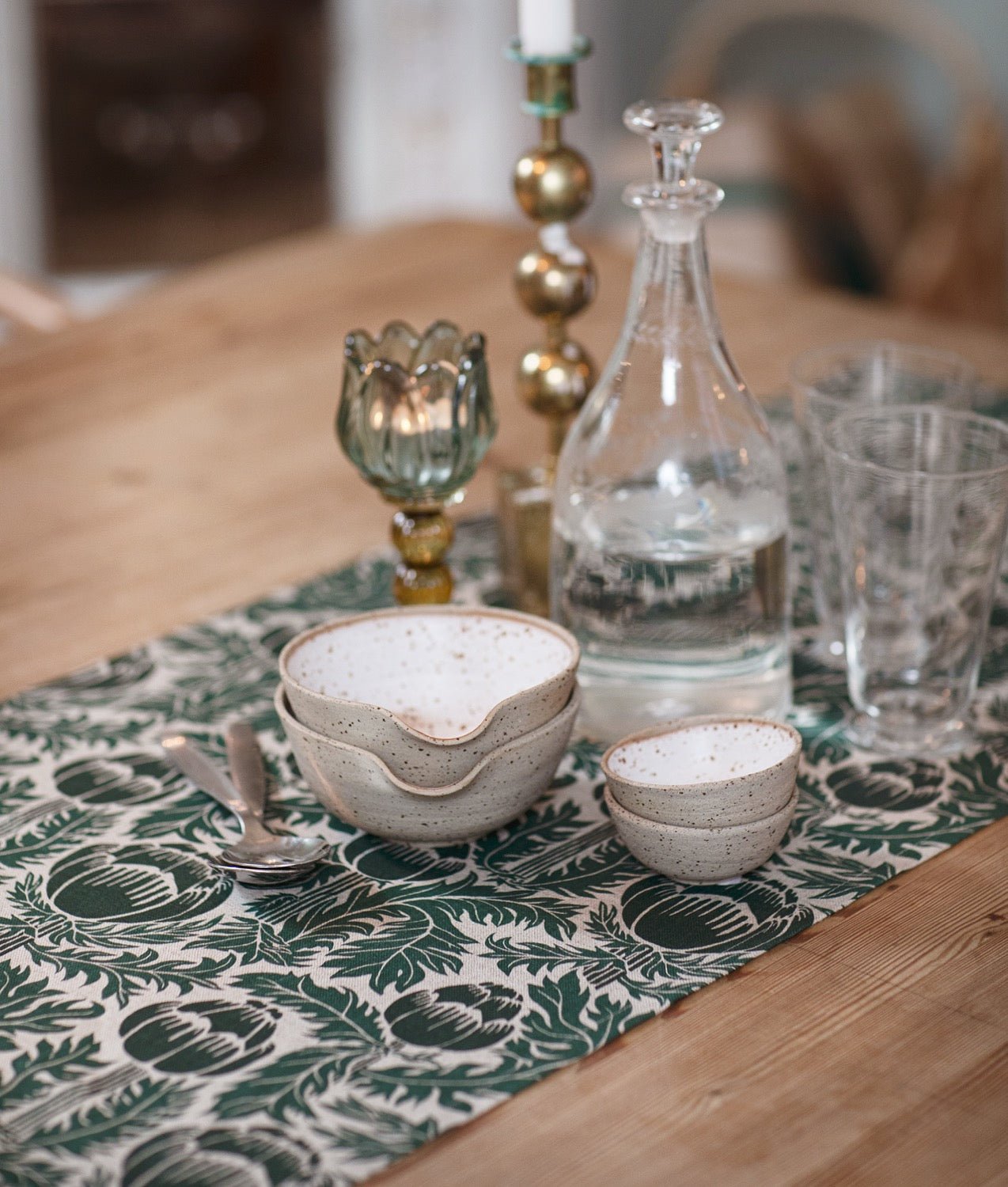 Runner "Skockor i månsken" 40x150 cm Linen Green/Nature - Frösö Handtryck Scandinavia