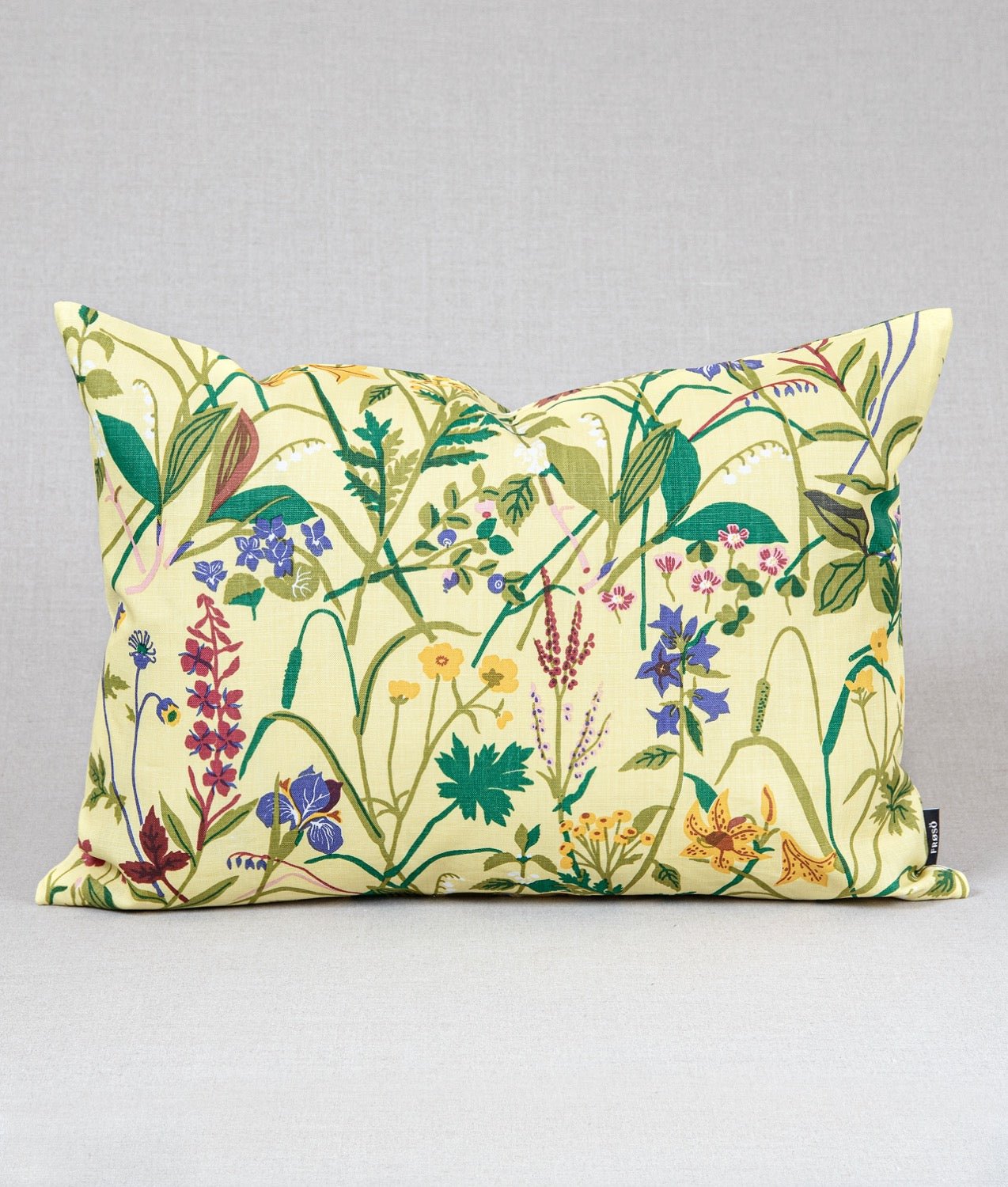 ROS & LILJA" gult pudebetræk - Frösö Handtryck Scandinavia