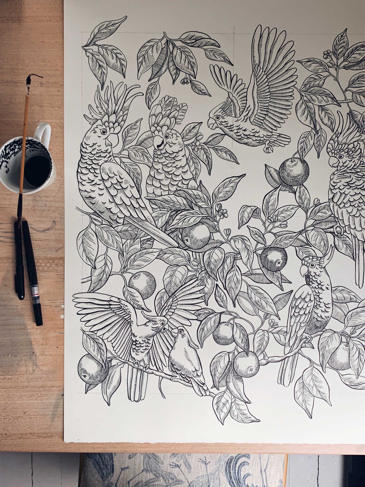 "TALK ABOUT COCKATOOS" LINEN BLÅ Putetrekk - Frösö Handtryck Scandinavia
