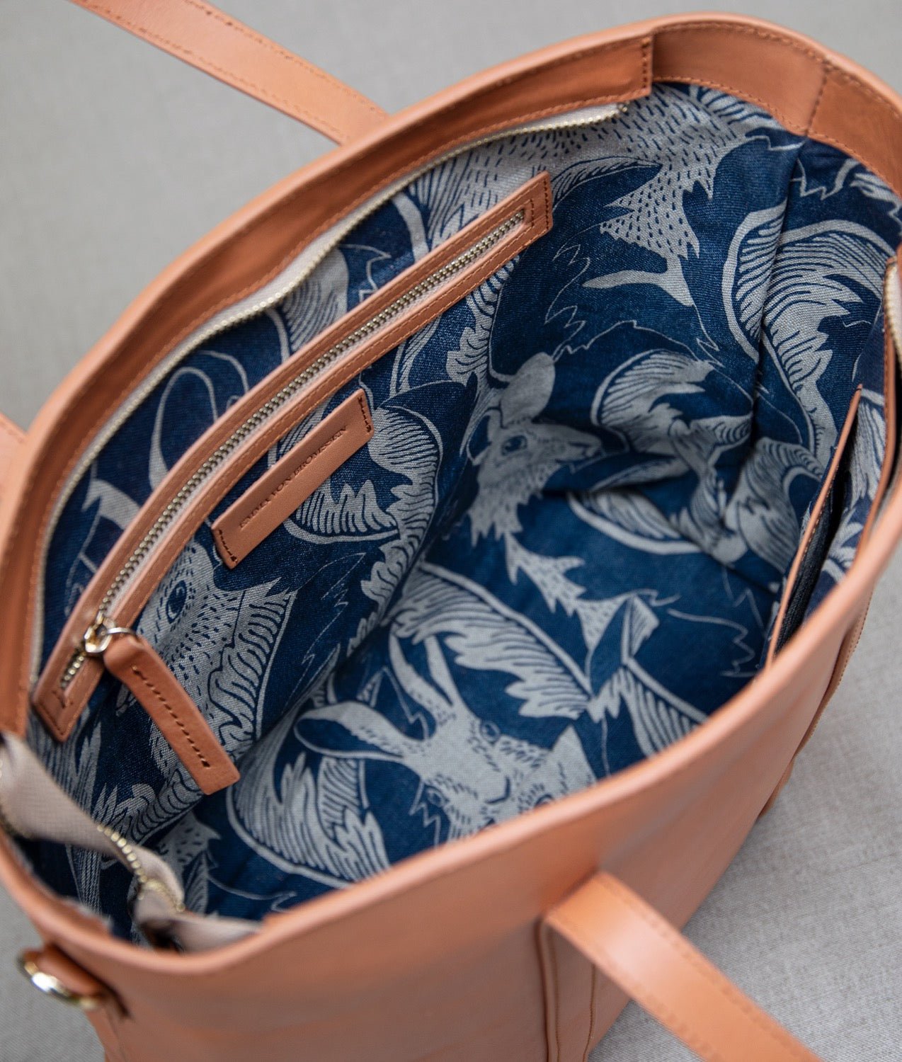 Bag BOJAN "HARES IN HIDING" Blue - Frösö Handtryck Scandinavia
