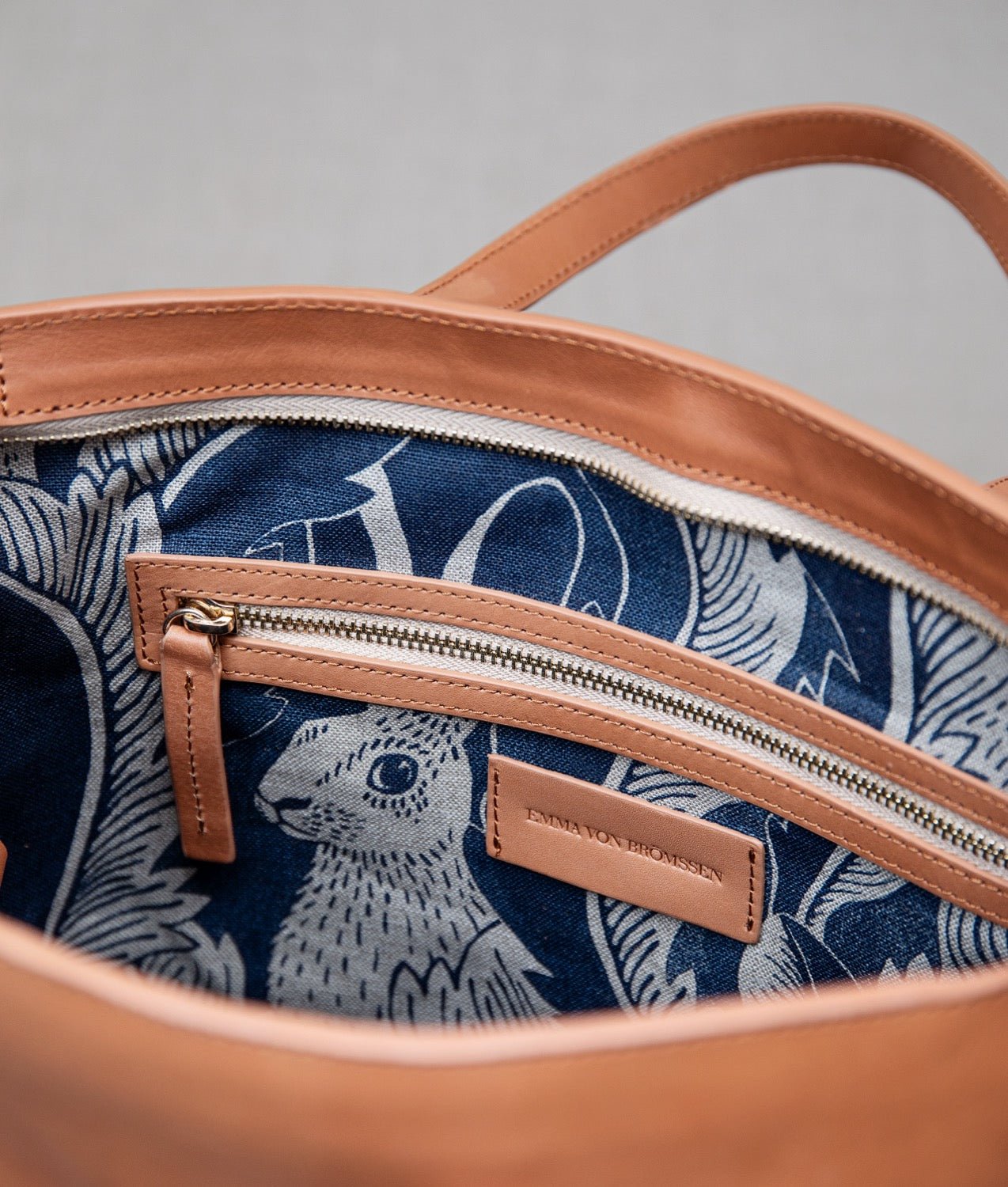 Bag BOJAN "HARES IN HIDING" Blue - Frösö Handtryck Scandinavia