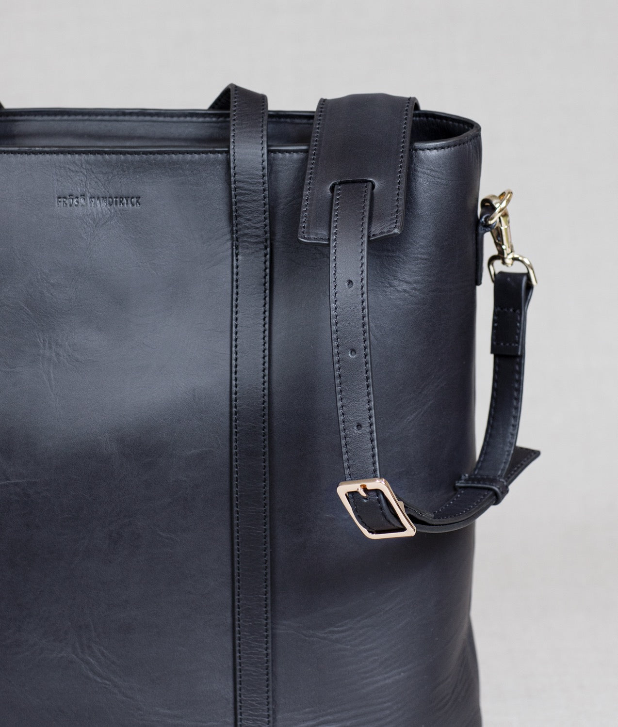 Veske "BUOYAN" Ros och Lilja " Svart - Frösö Handtryck Scandinavia