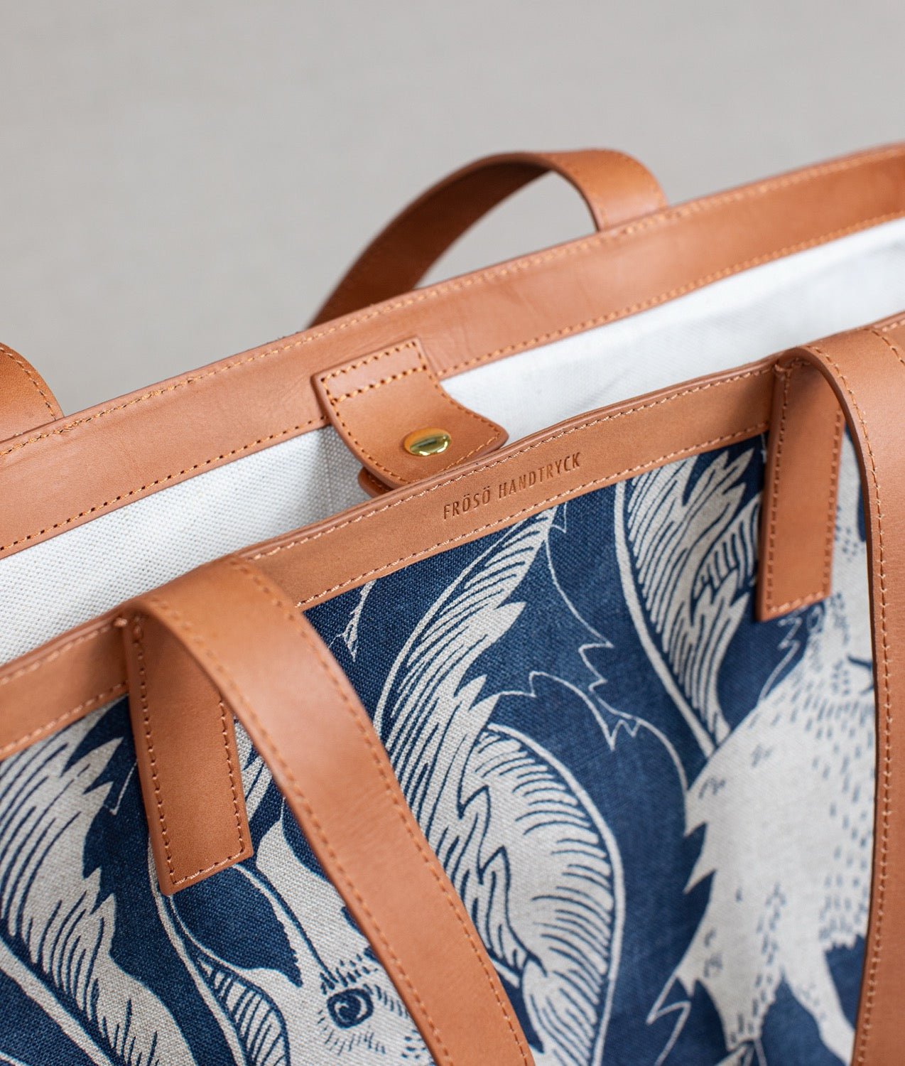 Tote CORN "Hares in hiding" Blå - Frösö Handtryck Scandinavia