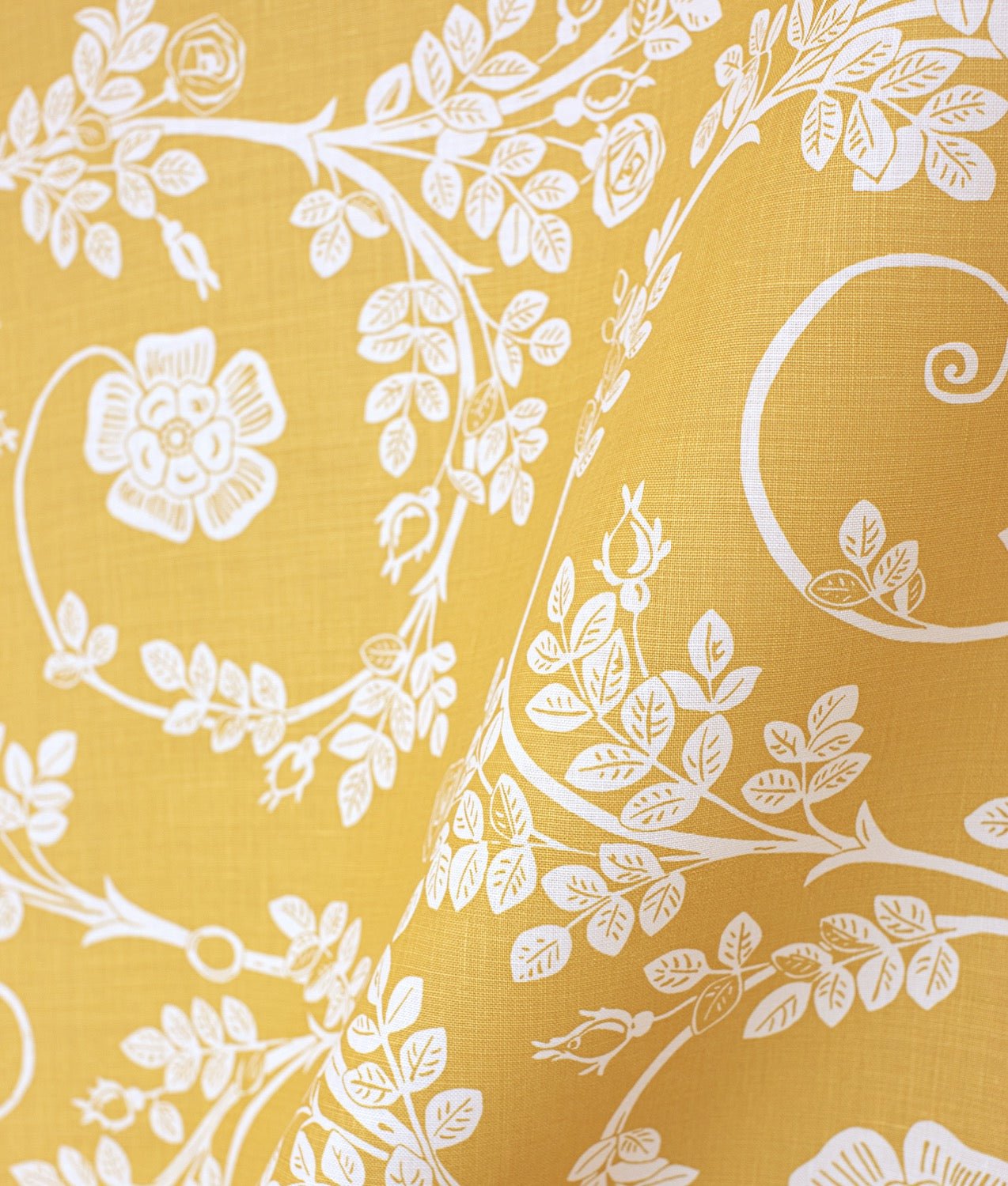 Tygprov ”ROSENGÅNG” Lejongul - Frösö Handtryck Scandinavia