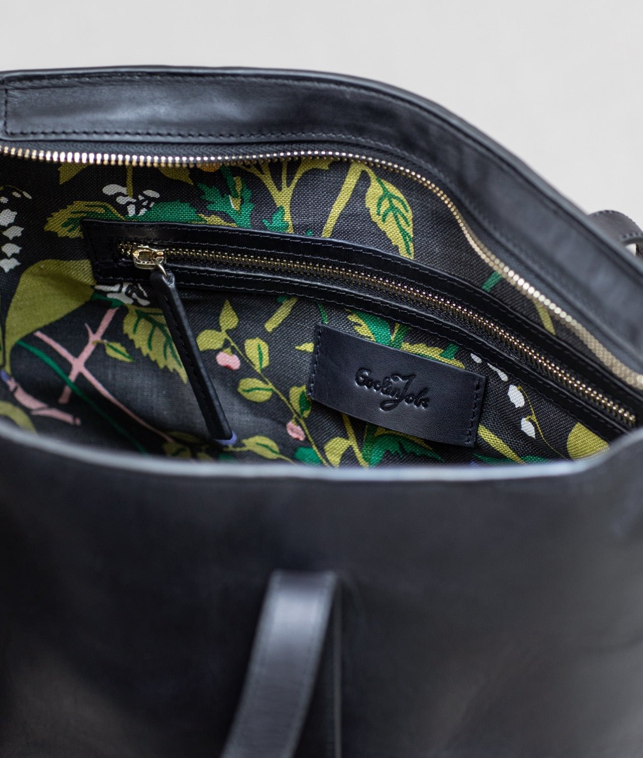 Veske "BUOYAN" Ros och Lilja " Svart - Frösö Handtryck Scandinavia