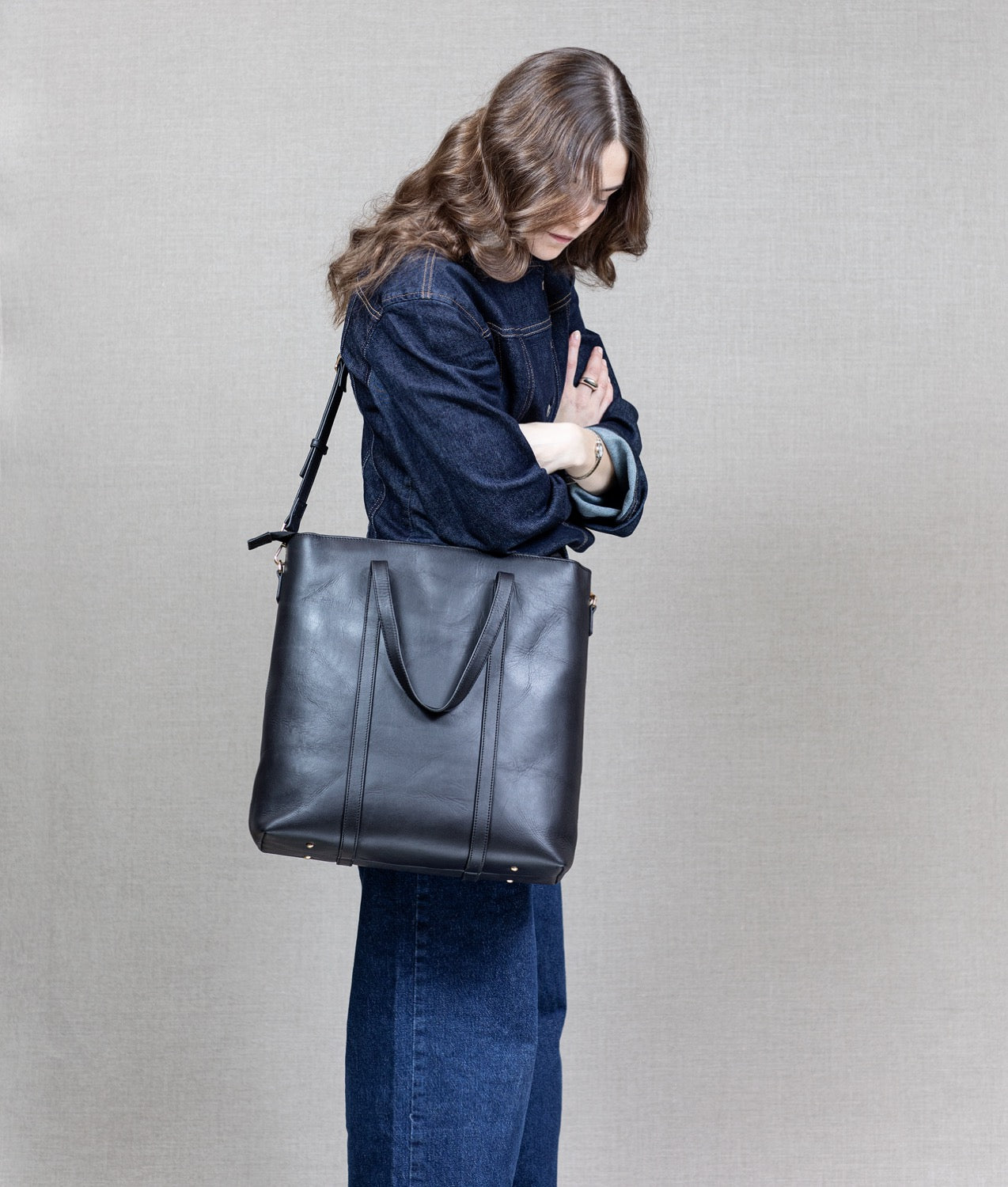 Veske "BUOYAN" Ros och Lilja " Svart - Frösö Handtryck Scandinavia